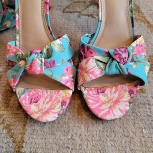 NWT Floral Heeled Sandals Size 9.5